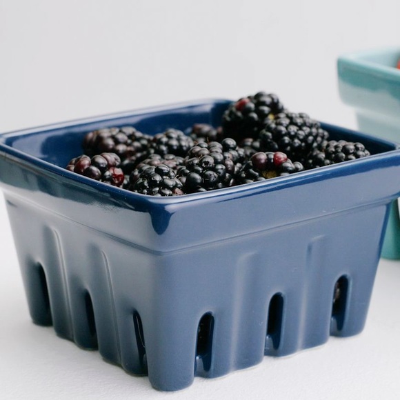 Katie Kime 2-Piece Berry Bowls colanders new Msrp $25 - Picture 2 of 4